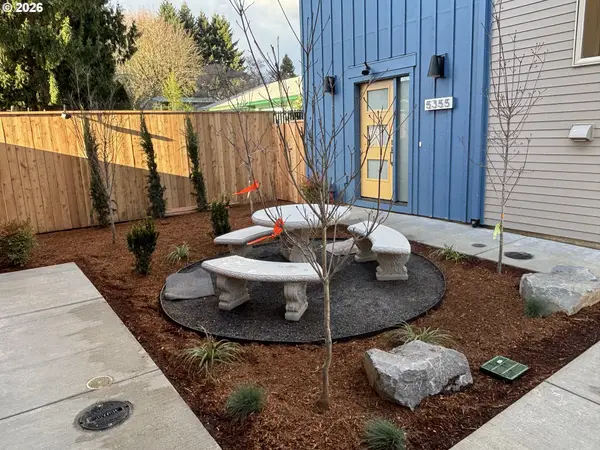 5355 SE Stark St Se, Portland, OR 97215