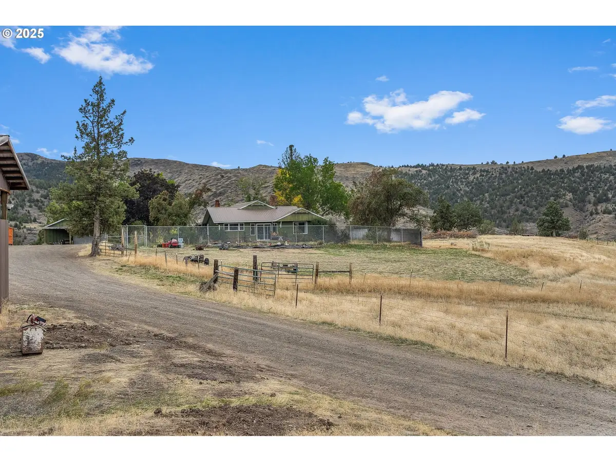 19369 E Highway 26, Mitchell, OR 97750 - Image #1