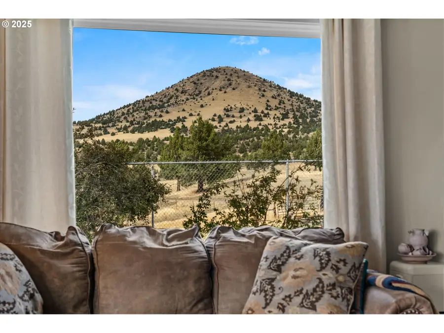 19369 E Highway 26, Mitchell, OR 97750 - Image #3