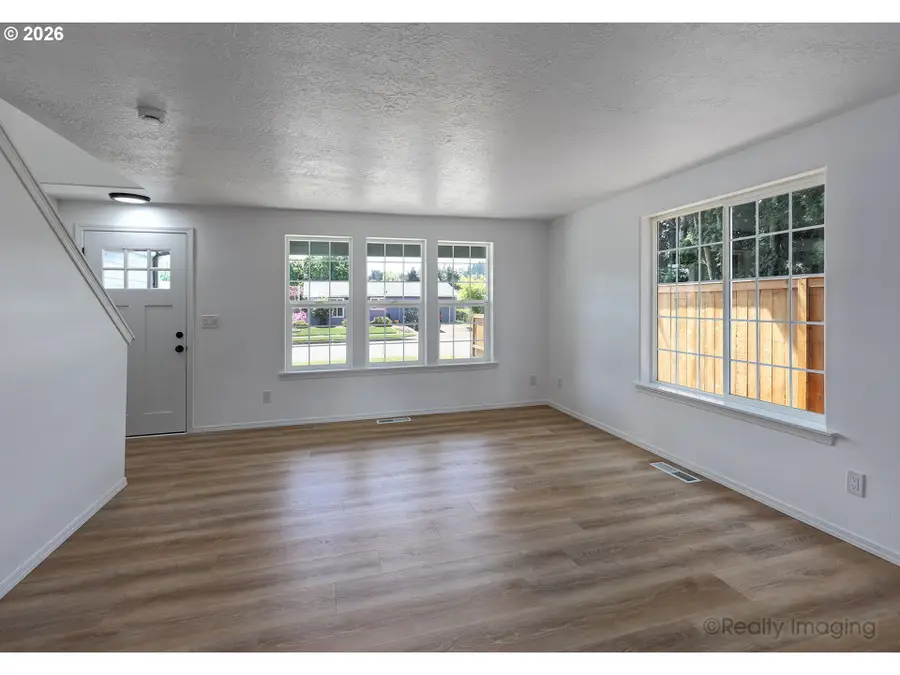 1041 Fabry Rd, Salem, OR 97306 - #2