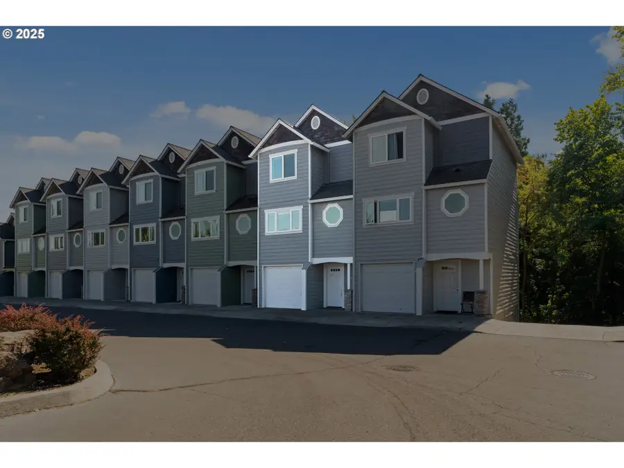 990 W 8th Pl, The Dalles, OR 97058 - Image #2