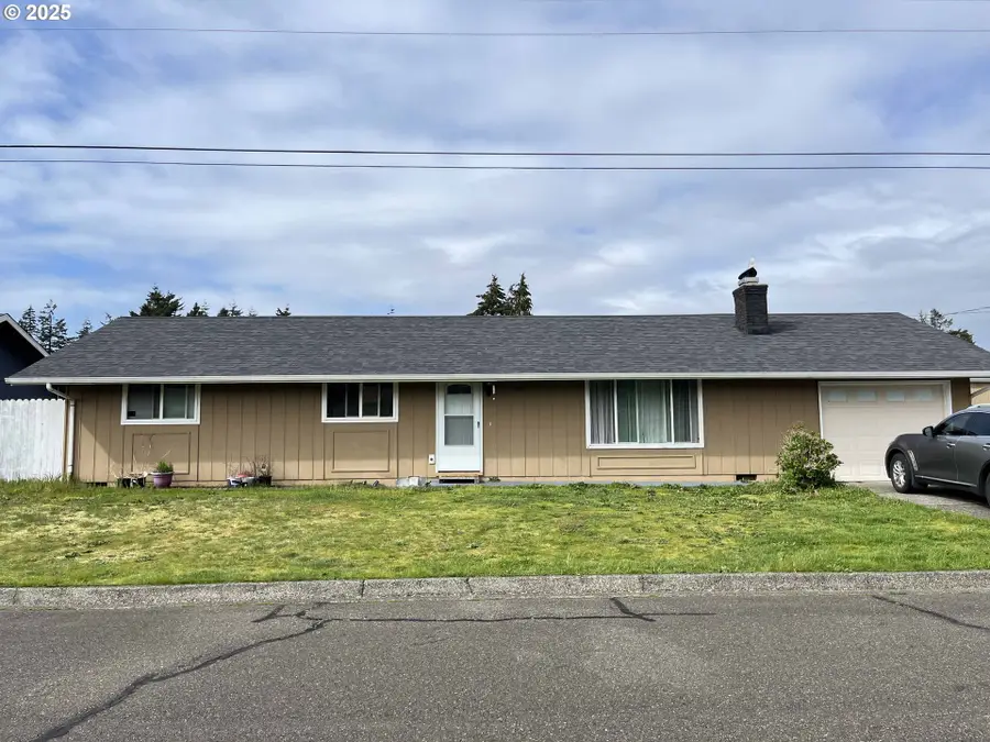 2385 19th St, Florence, OR 97439 - Image #2