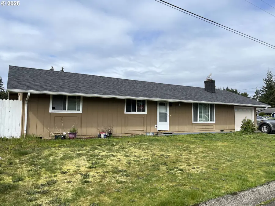 2385 19th St, Florence, OR 97439 - Image #3
