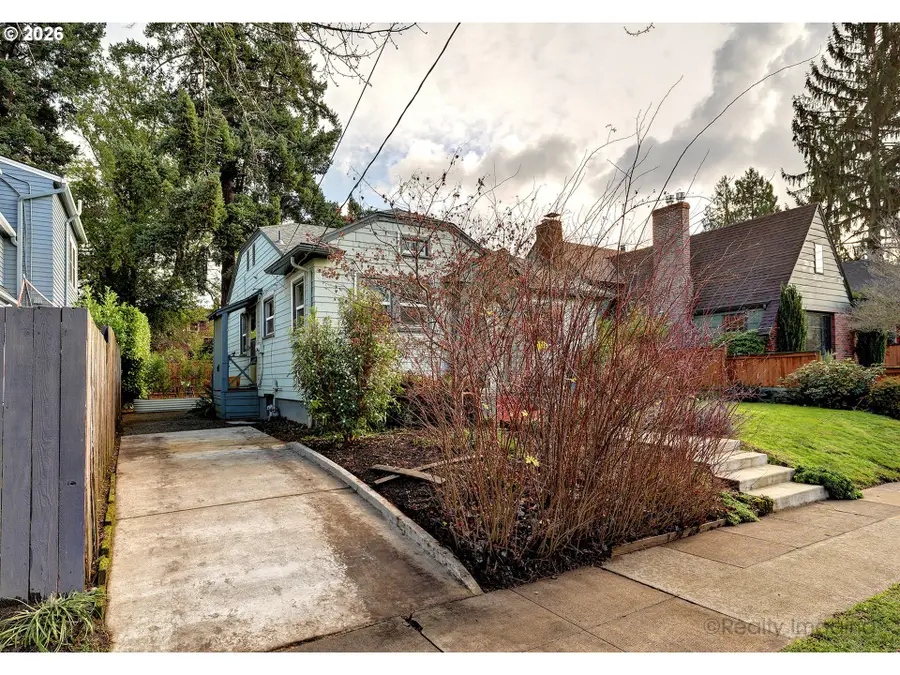 2416 NE 32nd Ct, Portland, OR 97212 - Image #2