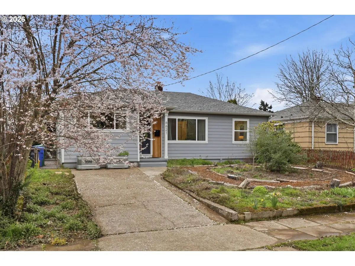 6621 SE Carlton St, Portland, OR 97206 - #1