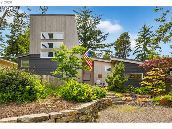 437 4th St N, Manzanita, OR 97130