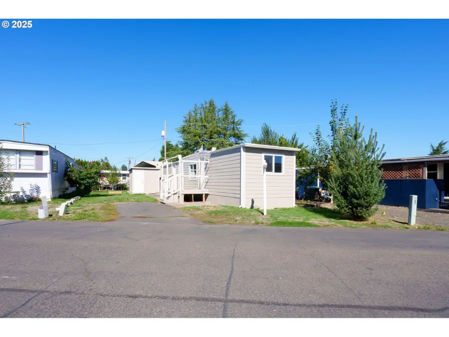 2400 SE Stratus Ave #33, McMinnville, OR 97128 - Image #2