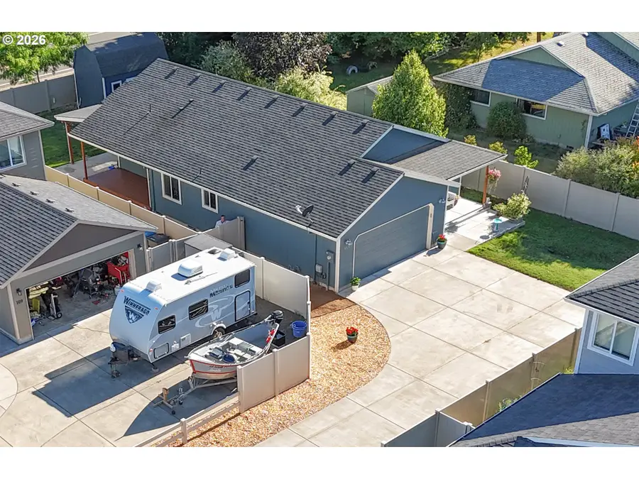 113 NE Whispering River Ct, McMinnville, OR 97128 - #2