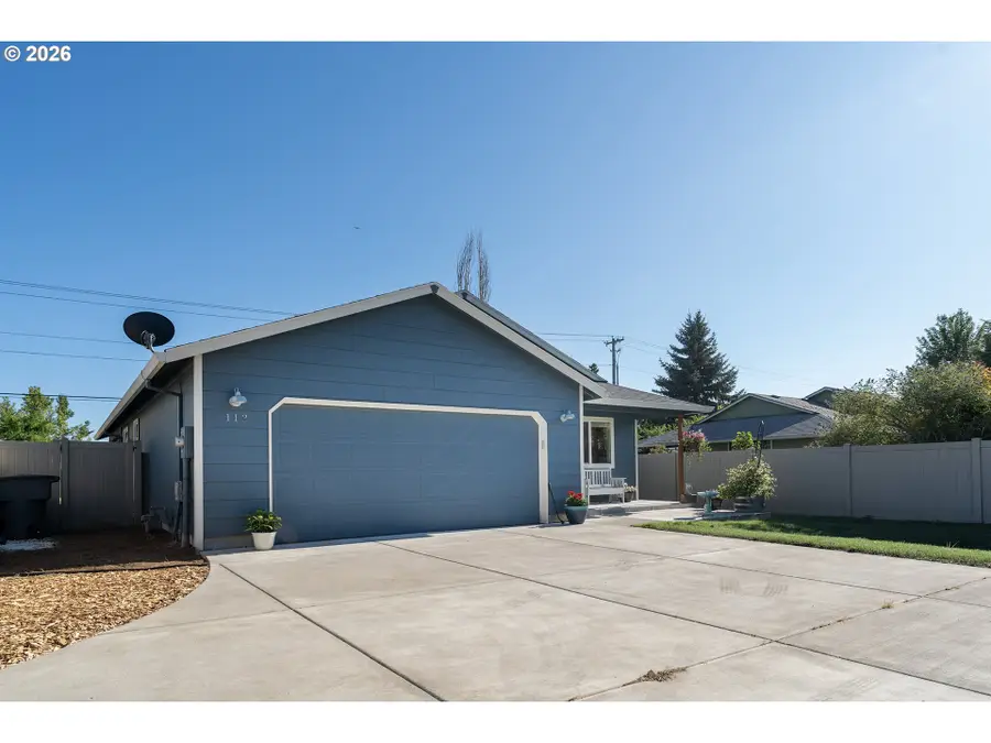 113 NE Whispering River Ct, McMinnville, OR 97128 - #3