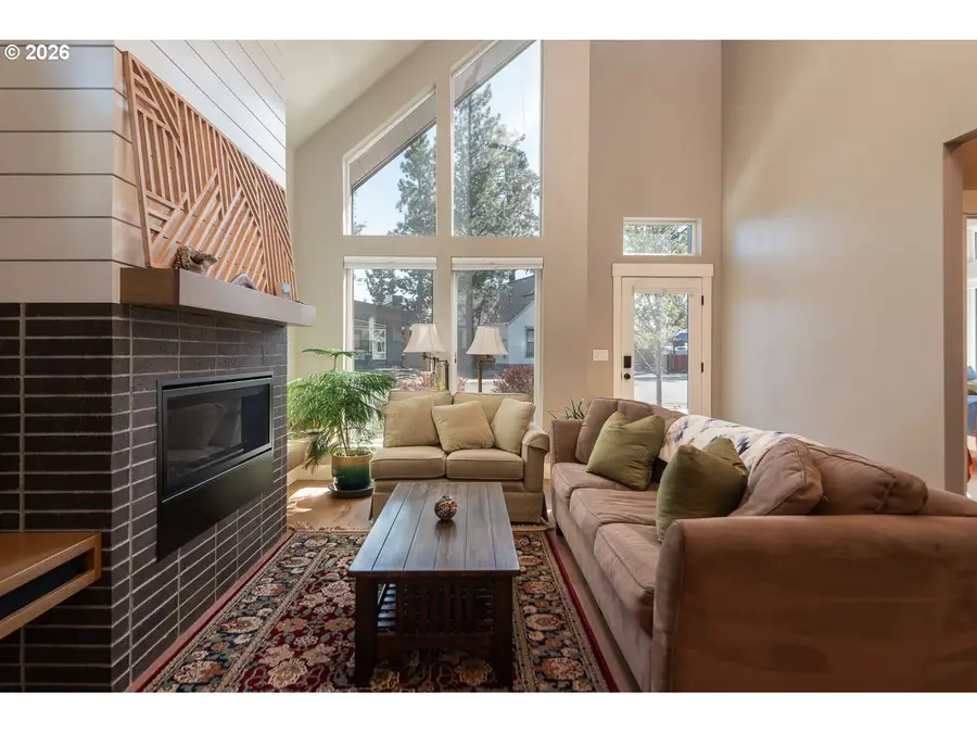 152 W Clearpine Dr, Sisters, OR 97759 - #3