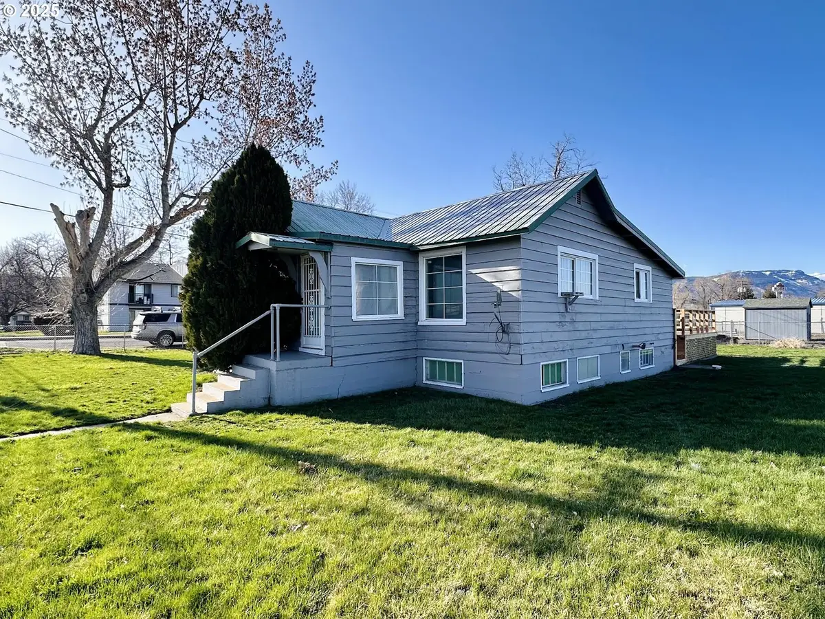 2501 Cove Ave, La Grande, OR 97850 - Image #1