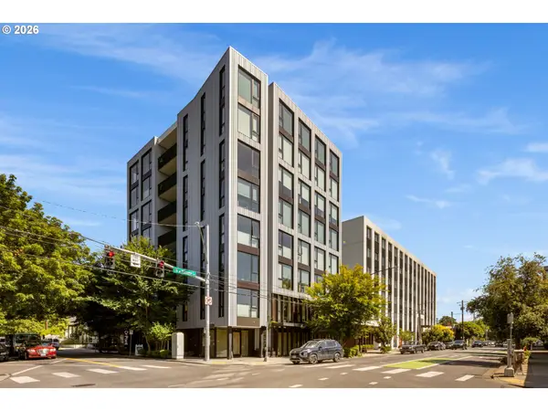 12 NE Fremont St #2W, Portland, OR 97212