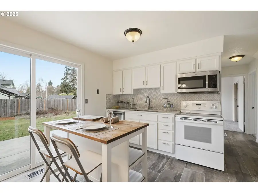 1565 E Main St, Hillsboro, OR 97123 - Image #2