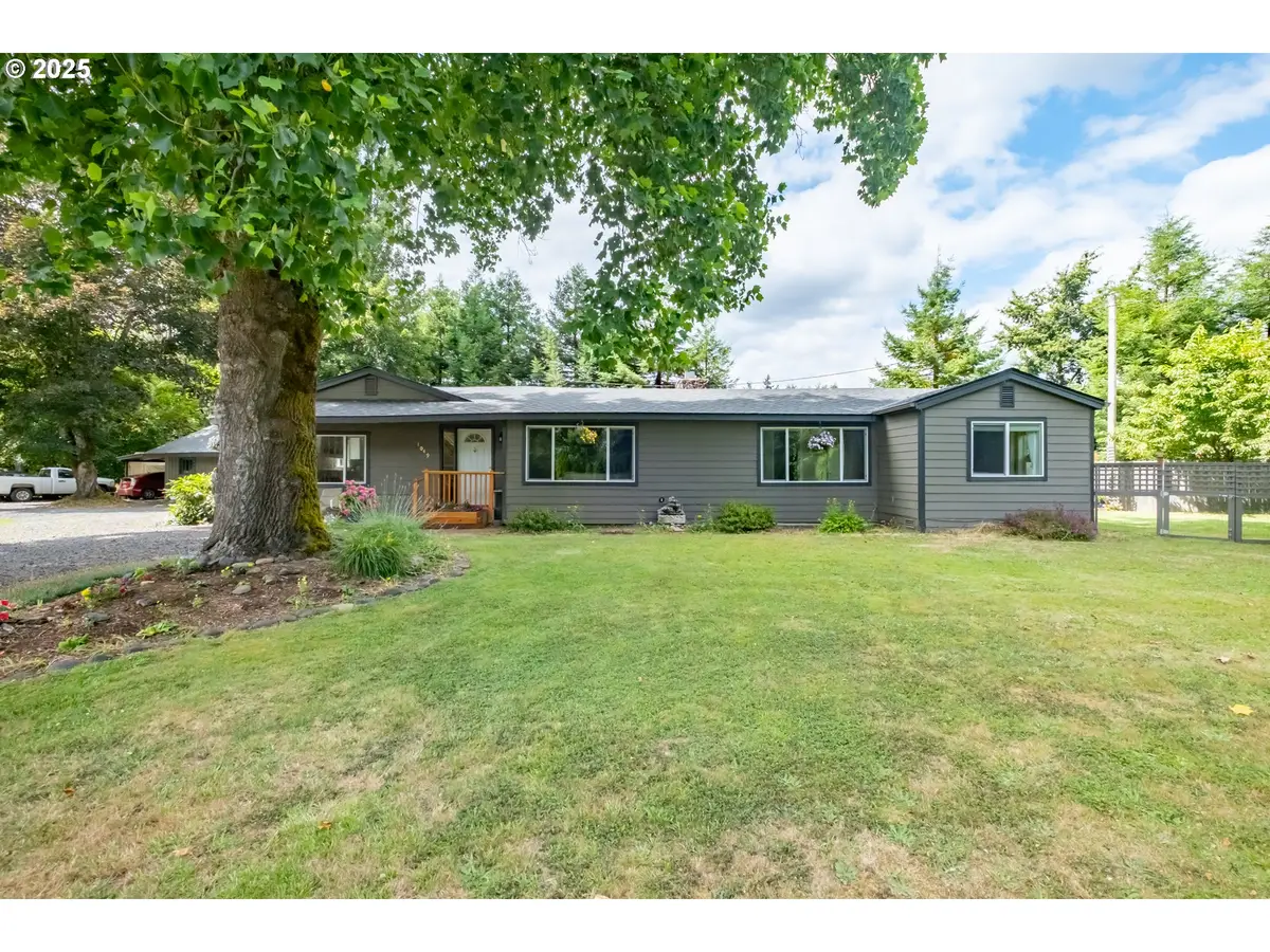 1049 N River Dr, Sweet Home, OR 97386 - Image #1