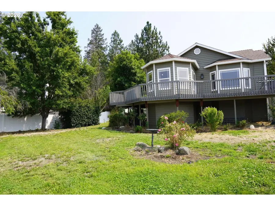 212 Wagon Wheel Dr, Grants Pass, OR 97527 - #3