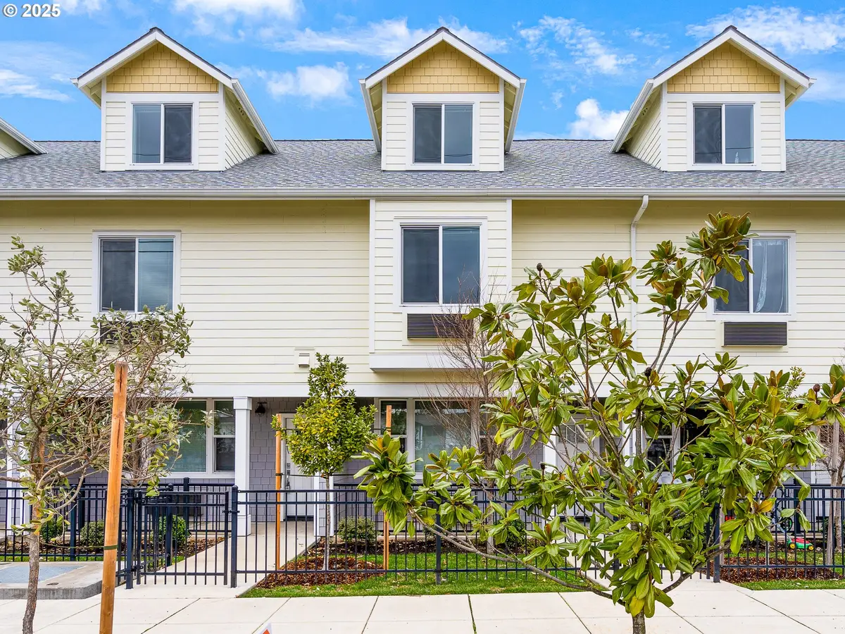 10829 E Burnside St, Portland, OR 97216 - #1