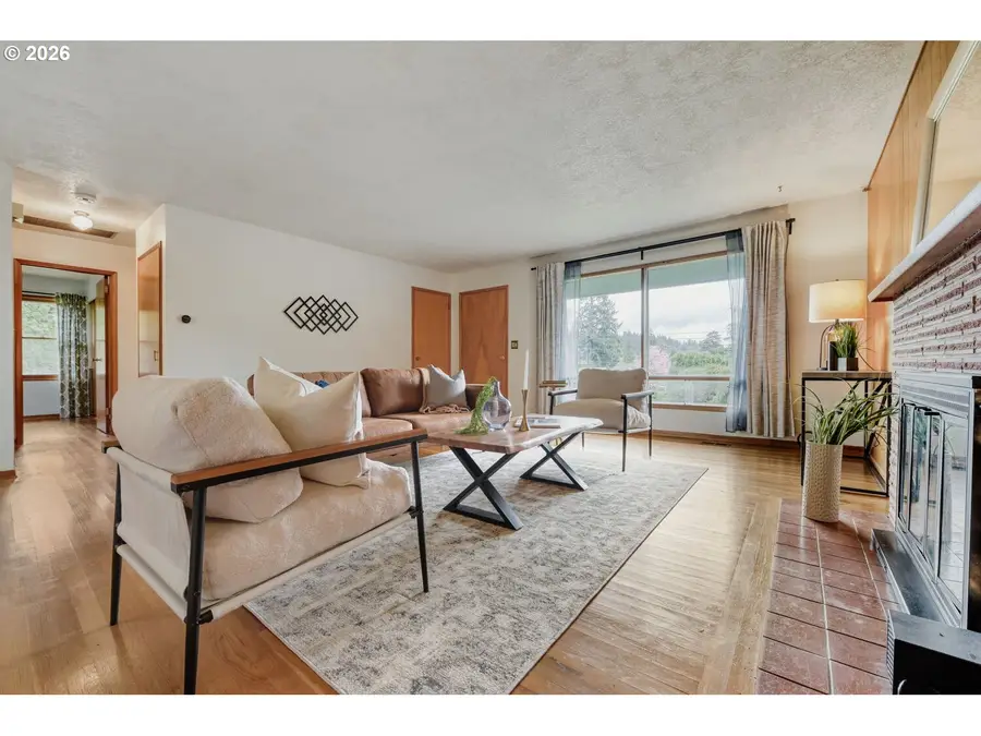 540 E Fairfield St, Gladstone, OR 97027 - #2