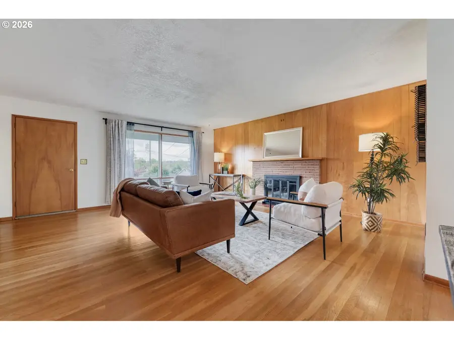 540 E Fairfield St, Gladstone, OR 97027 - #3