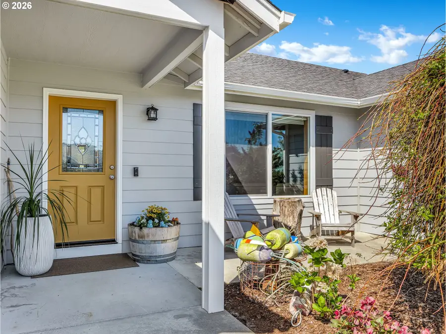 331 SW Jade Pl, Warrenton, OR 97146 - #2
