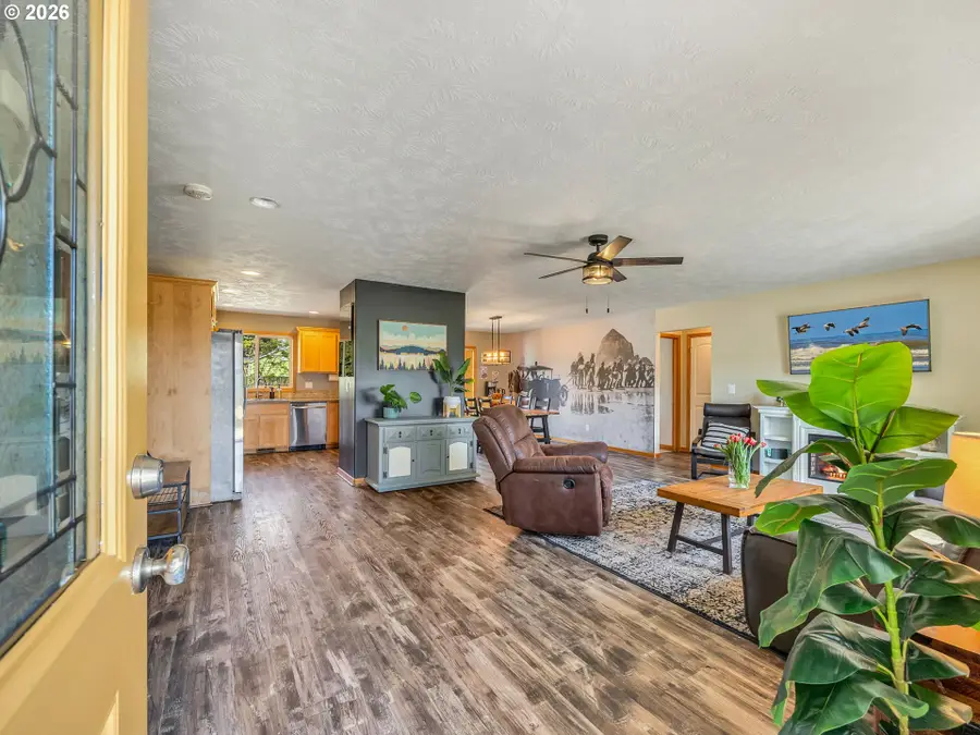 331 SW Jade Pl, Warrenton, OR 97146 - #3