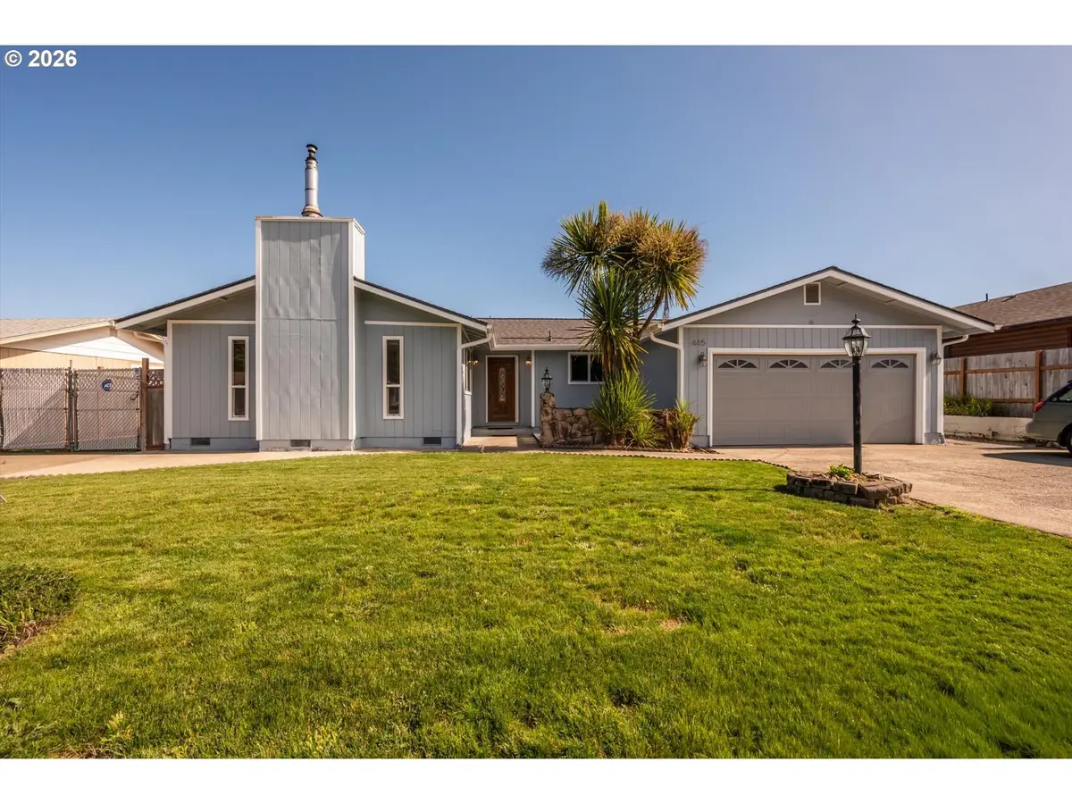 445 Camellia Ct, Reedsport, OR 97467 - #1