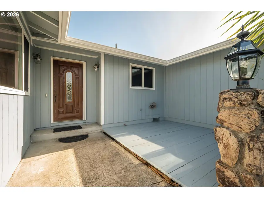 445 Camellia Ct, Reedsport, OR 97467 - #3