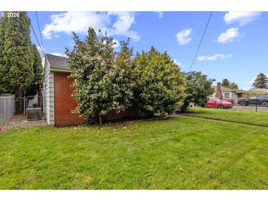 904 Waverly Dr, Albany, OR 97322 - #2