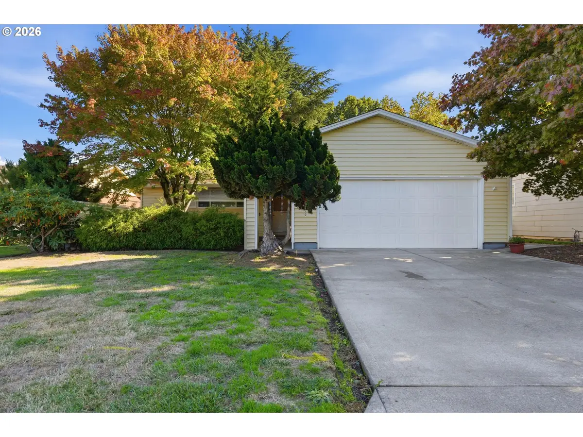 2000 King Way, Woodburn, OR 97071 - #1
