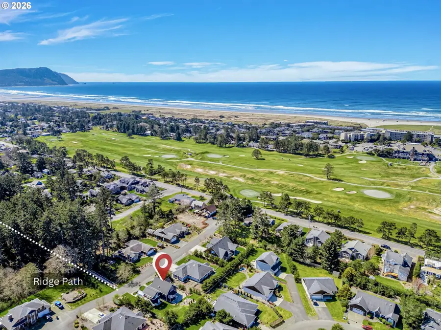 704 10th St, Gearhart, OR 97138 - #2
