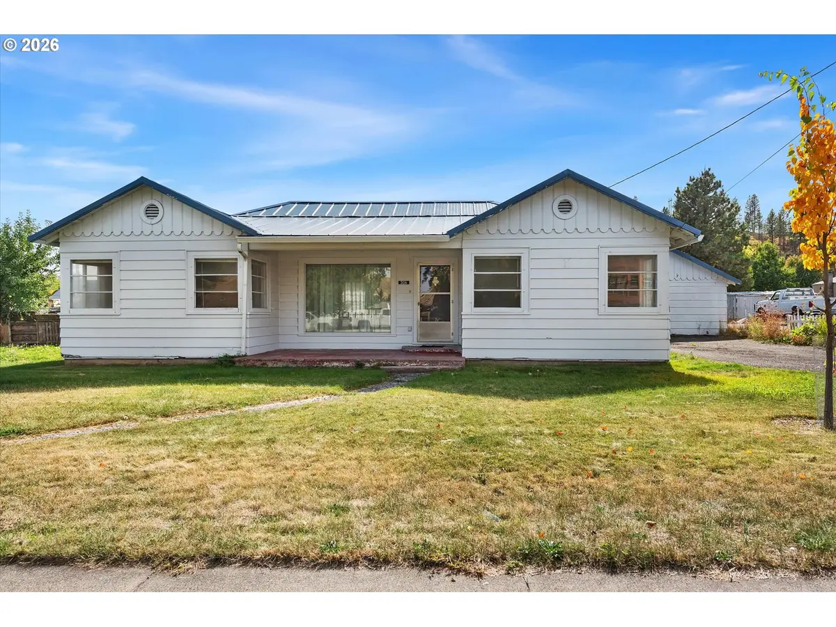 306 W 1st St, Wallowa, OR 97885 - #1
