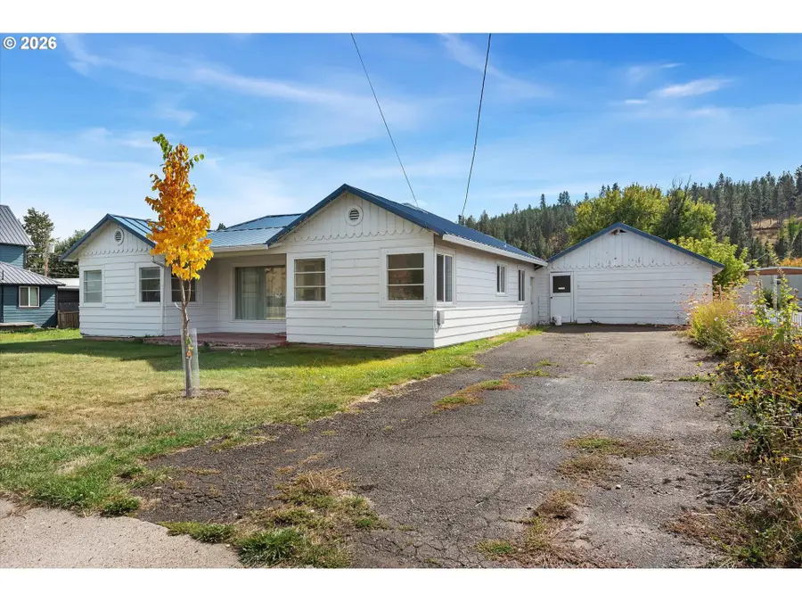 306 W 1st St, Wallowa, OR 97885 - #2