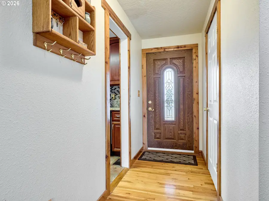 1090 Randolph Rd, Woodburn, OR 97071 - #3