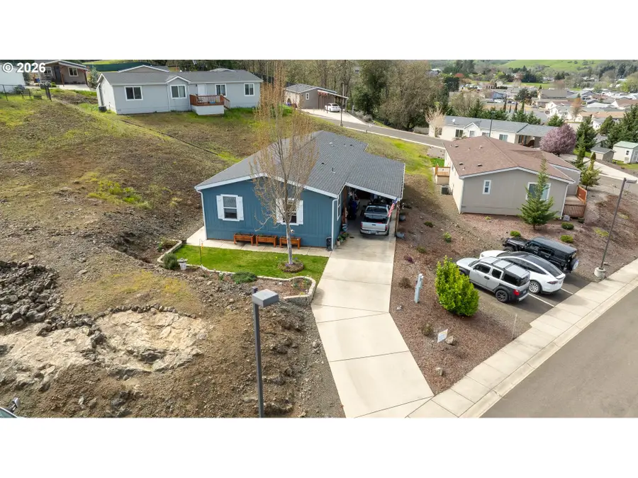 180 Nestucca Ln, Roseburg, OR 97471 - #2