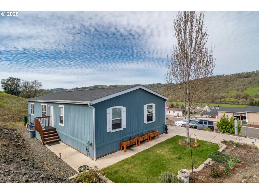 180 Nestucca Ln, Roseburg, OR 97471 - #3