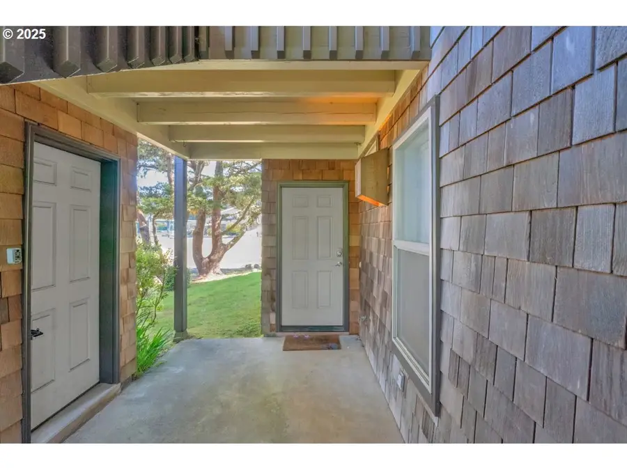 1080 Bay St #19, Florence, OR 97439 - Image #3