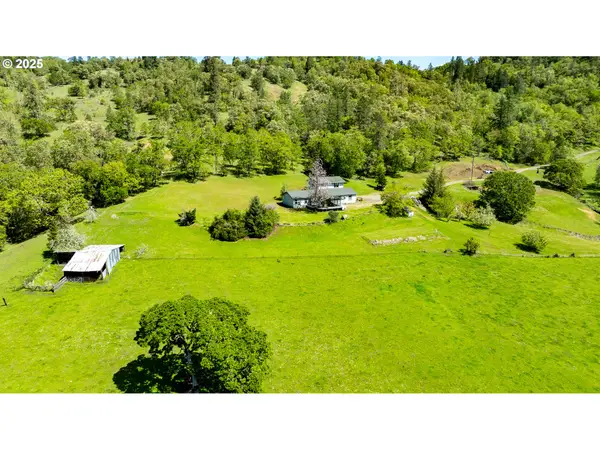 1360 Sunshine Rd, Roseburg, OR 97470