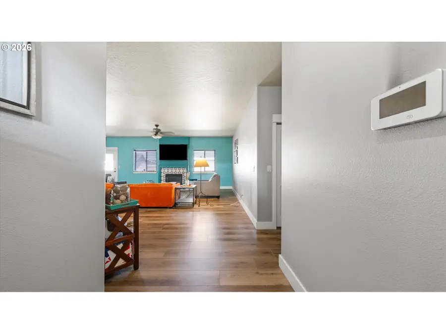379 NW Crestview Ct, Hermiston, OR 97838 - #3