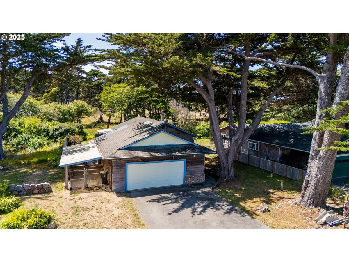 1260 Jackson Ave, Bandon, OR 97411 - Image #1