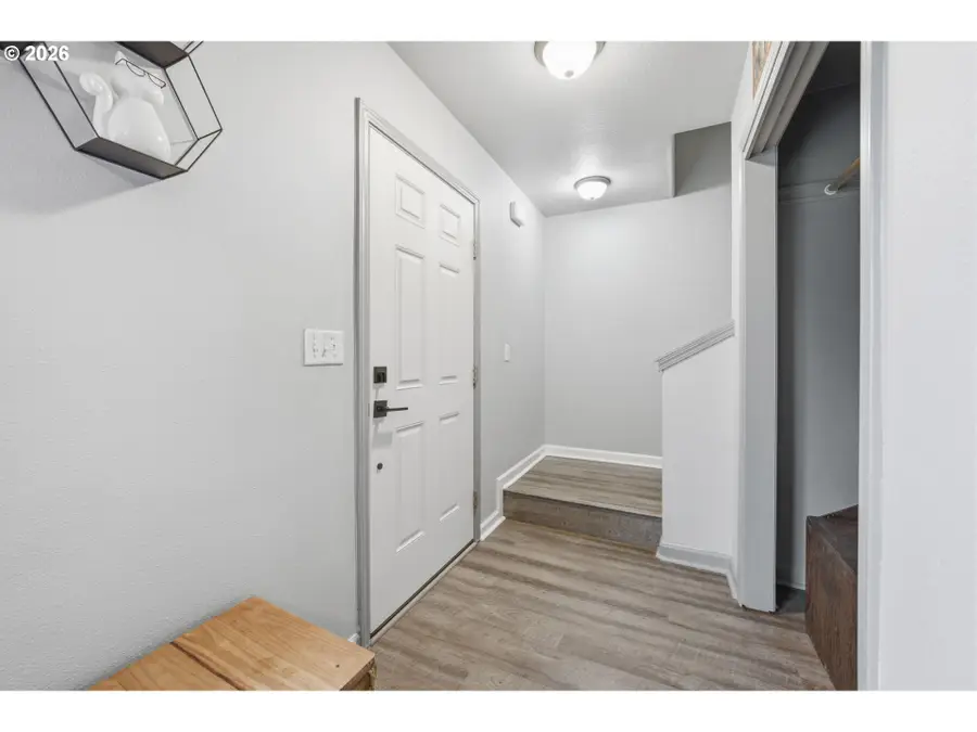 406 Sunset Ct, Amity, OR 97101 - #3