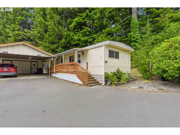 661 Village Pines Dr, CoosBay, OR 97420