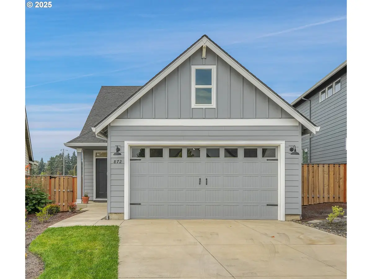 872 Laurel Pl, Silverton, OR 97381 - Image #1