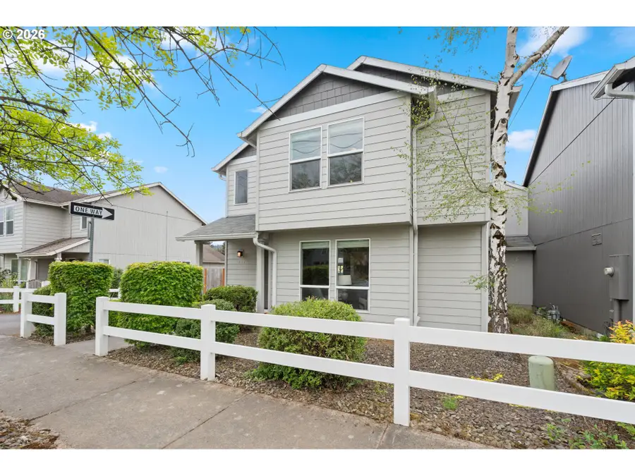 647 SE Hogan Rd, Gresham, OR 97080 - #3