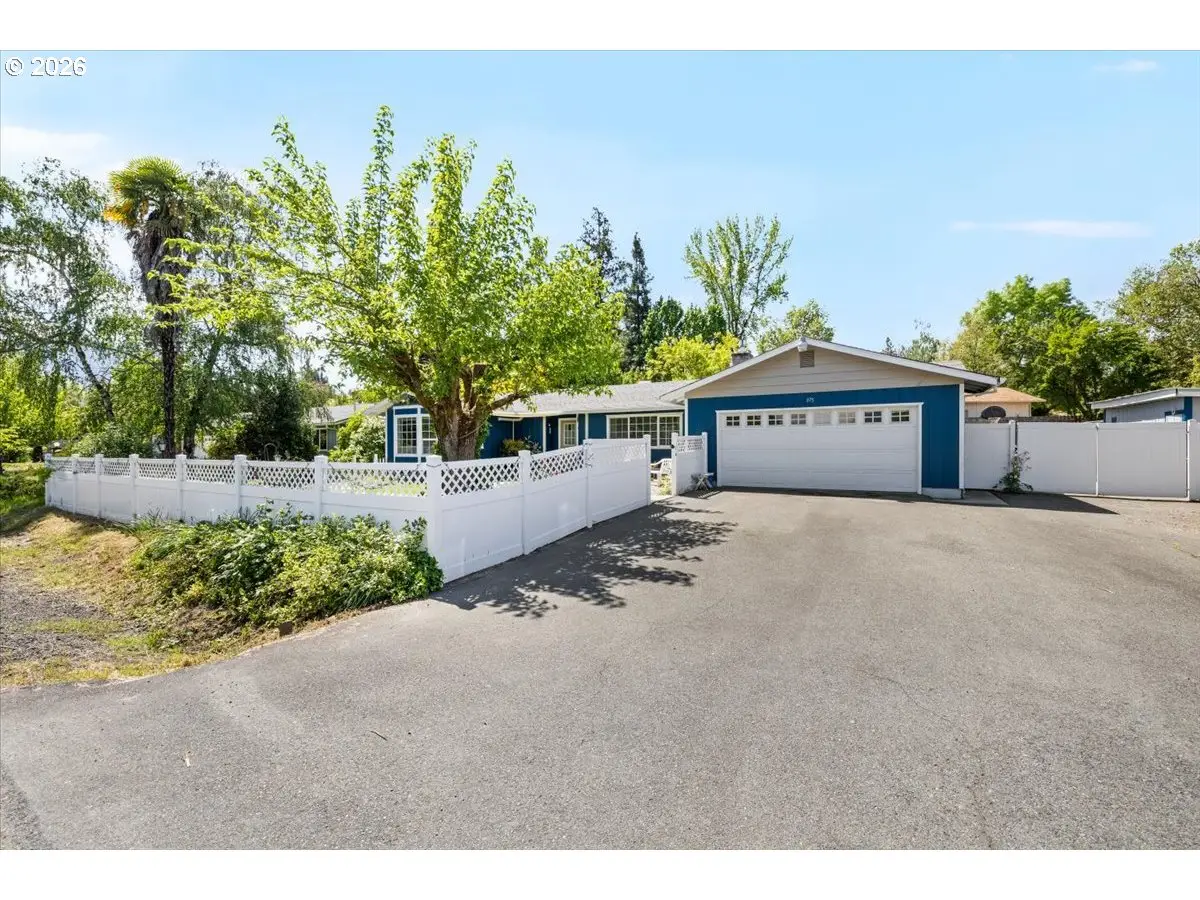 975 Fruitdale Dr, Grants Pass, OR 97527 - #1