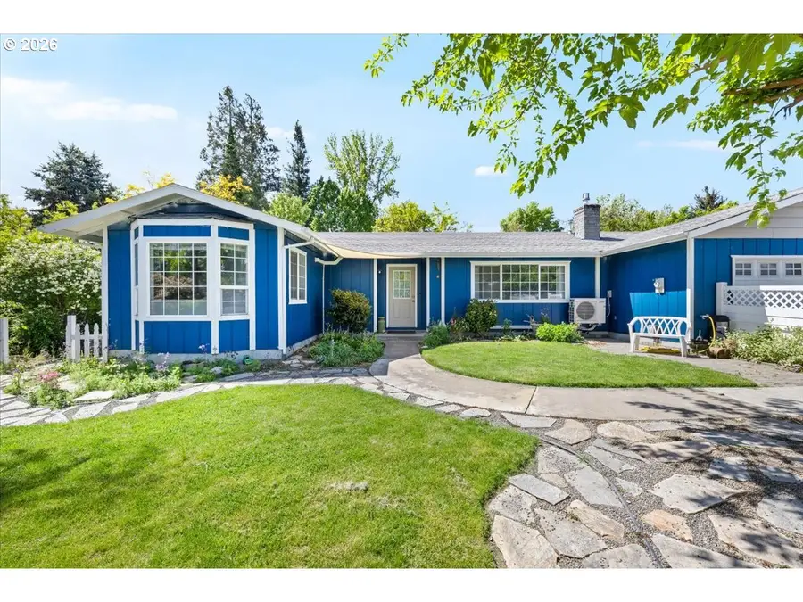 975 Fruitdale Dr, Grants Pass, OR 97527 - #2