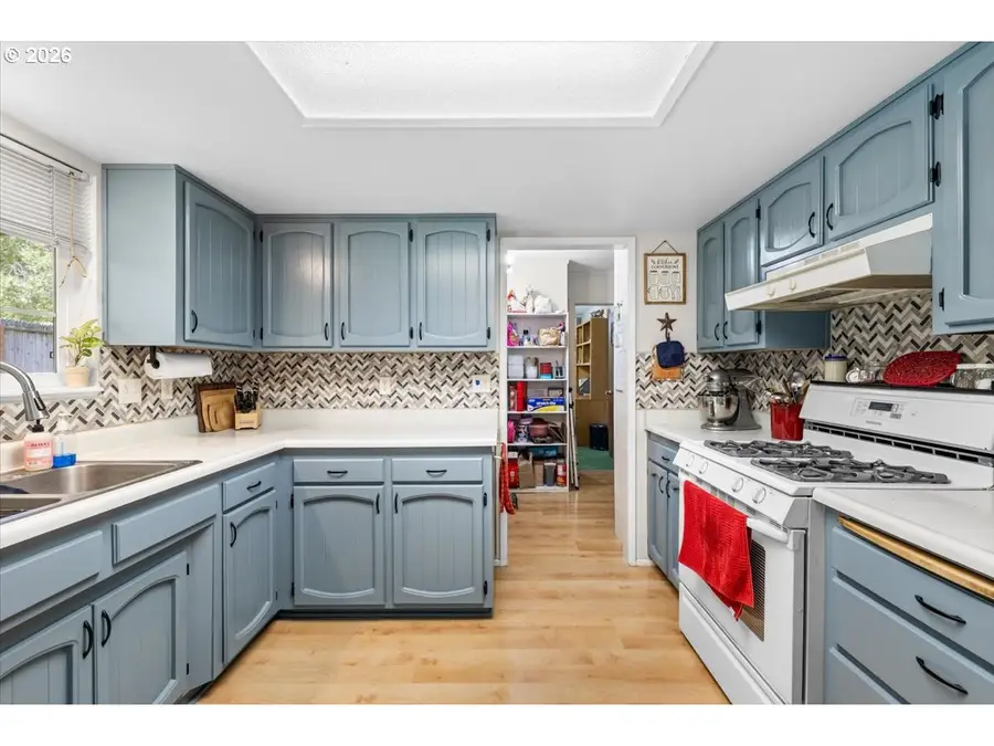 975 Fruitdale Dr, Grants Pass, OR 97527 - #3