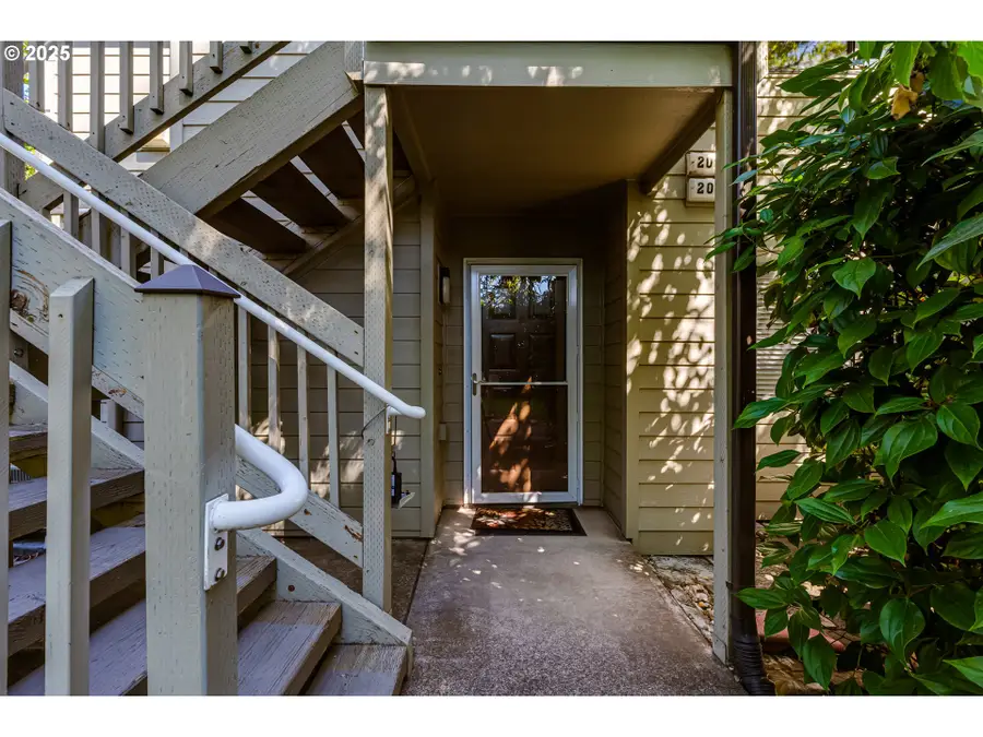 2051 Lake Isle Ter, Eugene, OR 97401 - Image #3