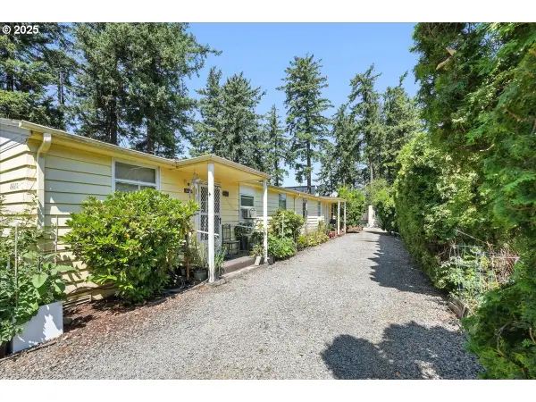 18427 SE Yamhill St, Gresham, OR 97233