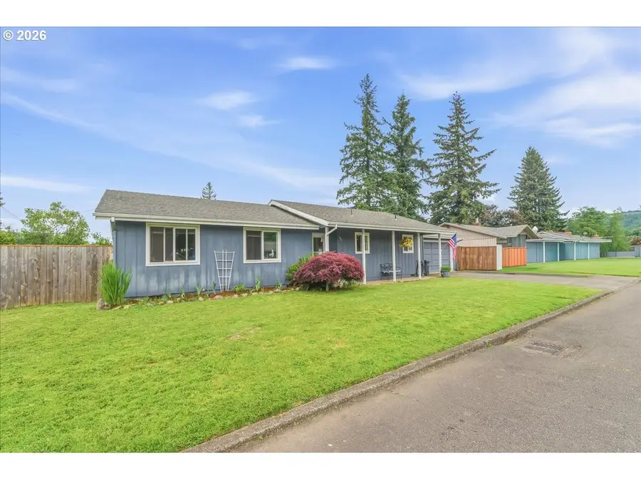 1135 SW 1st Ave, Mill City, OR 97360 - #2