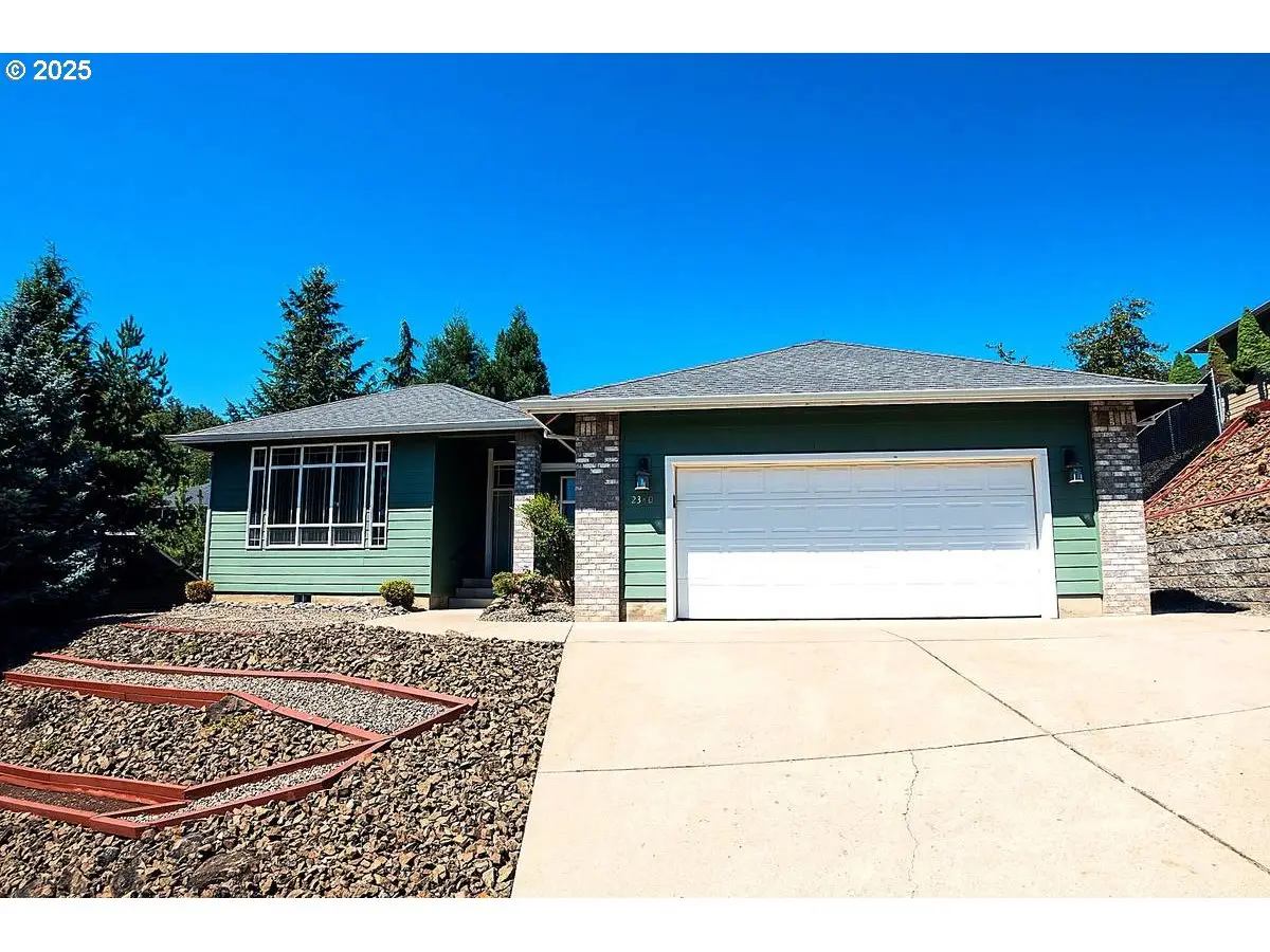 2380 NW Glenmar Dr, Roseburg, OR 97471 - Image #1