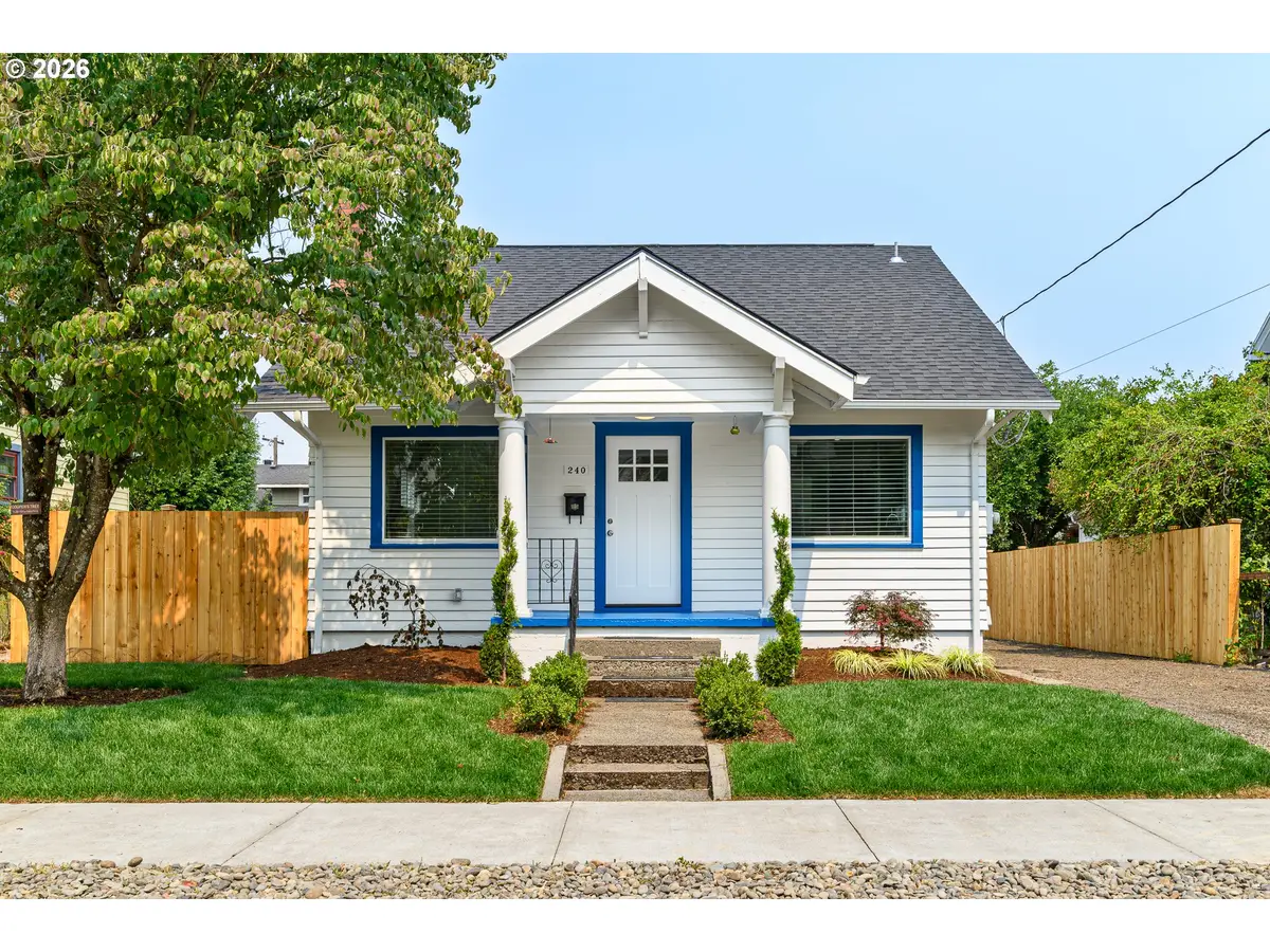240 E Clarendon St, Gladstone, OR 97027 - #1